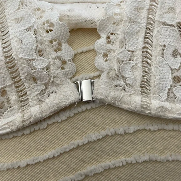 VICTORIA SECRET White Lace Bra Size 34C, Brand New - Picture 6 of 7